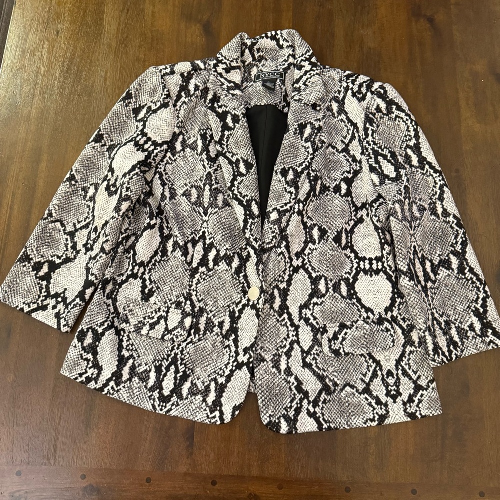 New York Clothing Co Snake Print Blazer in Black and White